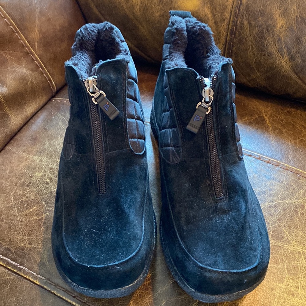 Propet black 10 suede leather zip front ankle boots